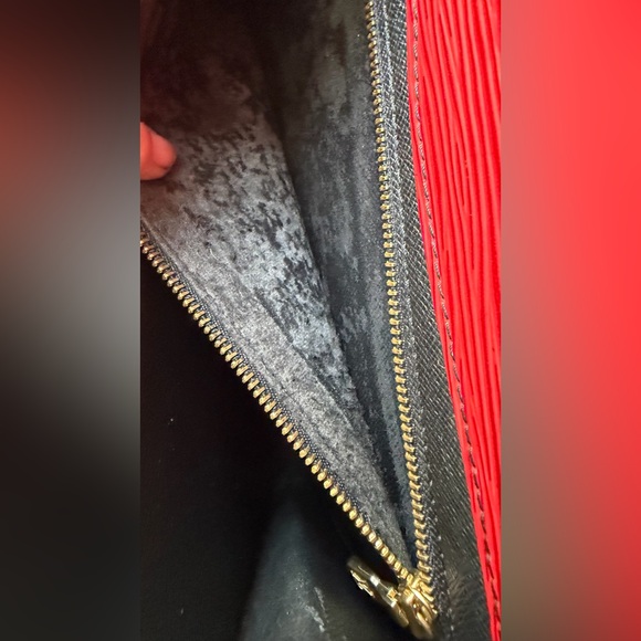 Louis Vuitton Art Deco Red Epi Envelope Clutch - Vintage - Picture 9 of 15